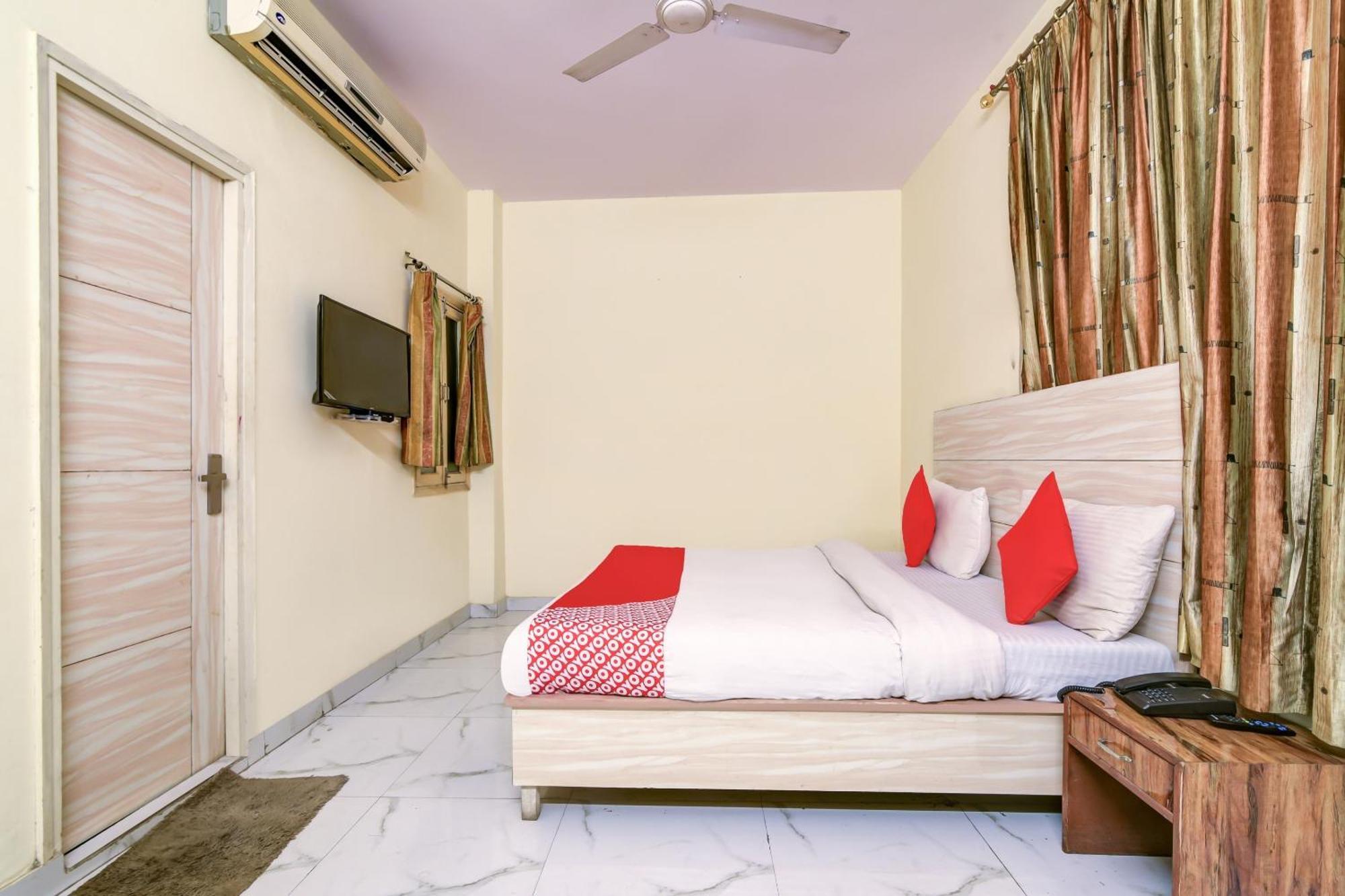 Hotel O 74192 Vishwakarma Palace Delhi  Exterior photo